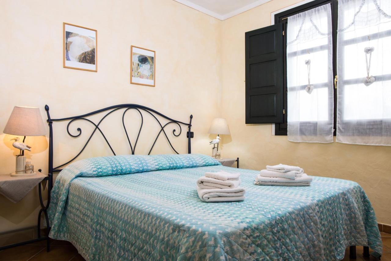 Villa Iris With Pool Baja Sardinia Exterior photo