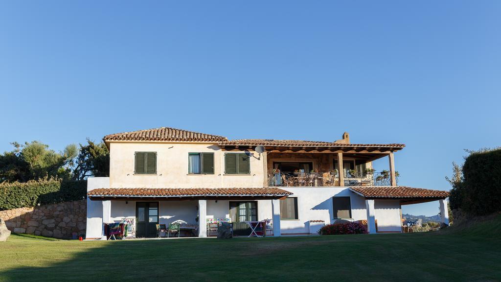 Villa Iris With Pool Baja Sardinia Exterior photo