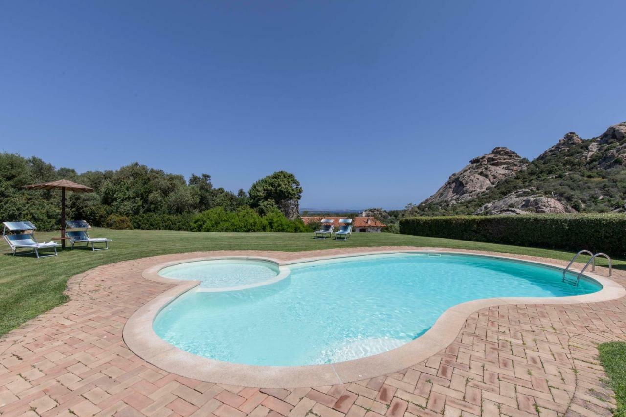 Villa Iris With Pool Baja Sardinia Exterior photo