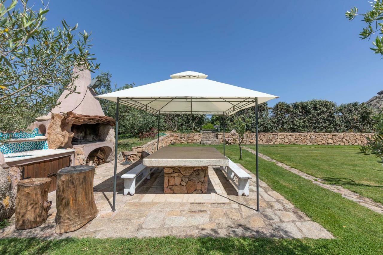 Villa Iris With Pool Baja Sardinia Exterior photo