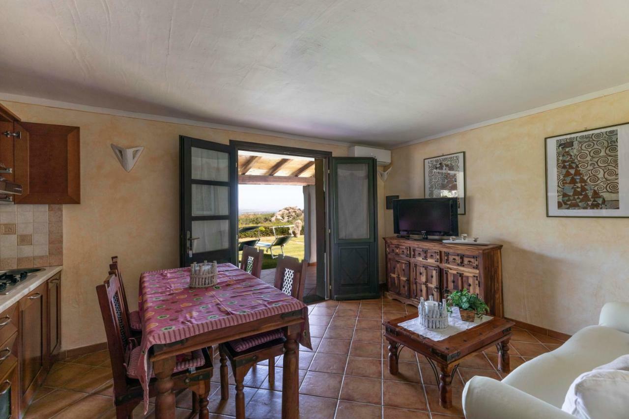 Villa Iris With Pool Baja Sardinia Exterior photo