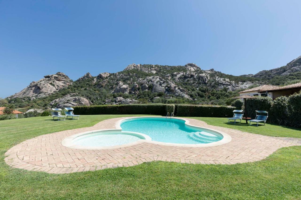 Villa Iris With Pool Baja Sardinia Exterior photo